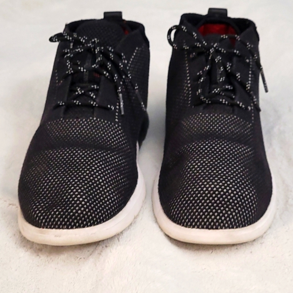 UGG Freamon Hyperweave Chukka Size 8EEE